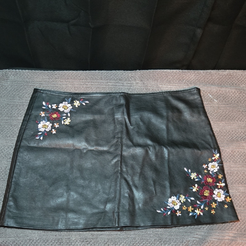 NWOT Vanilla Star Black Mini Skirt with Floral Embroidery